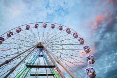 feribot çarkı ve günbatımı gökyüzü