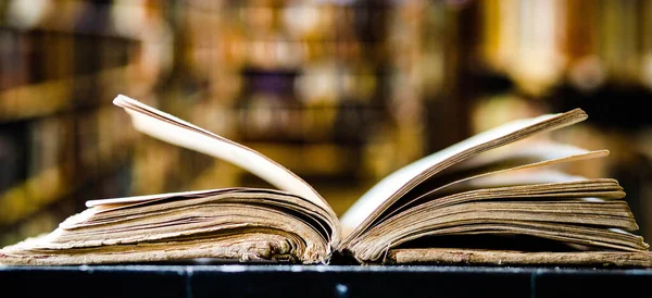 Old Open Book Library — Stock Photo, Image