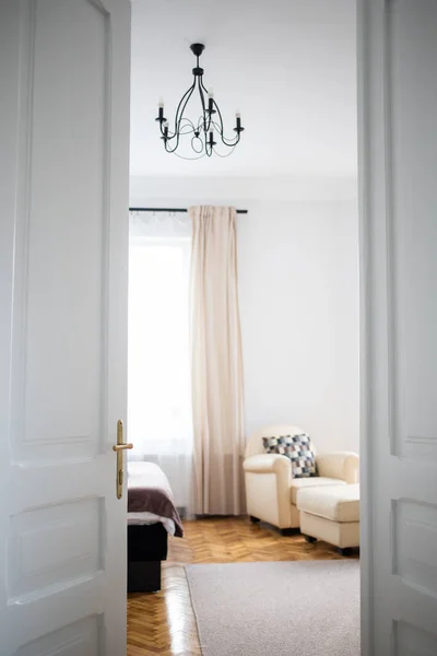 Vintage White Door Opening Bedroom — Stock Photo, Image