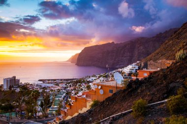 Los Gigantes Tenerife 'de inanılmaz bir gün batımı