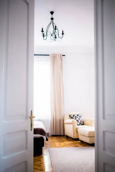 Vintage White Door Opening Bedroom — Stockfoto