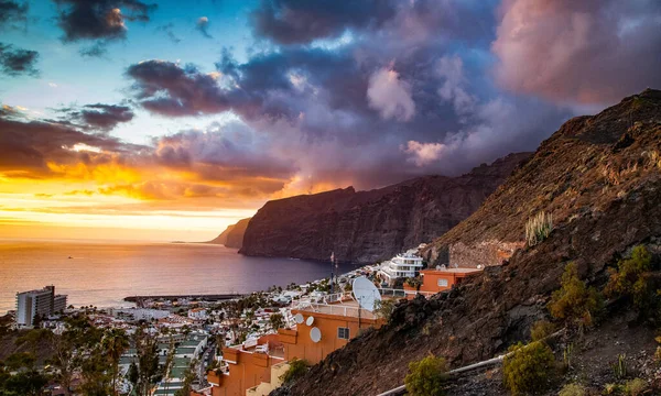 Los Gigantes Tenerife 'de inanılmaz bir gün batımı