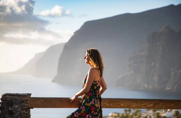 Beautiful Woman Looking Los Gigantes Tenerife Canary Islands — Stock Photo, Image