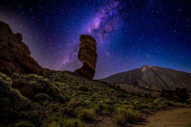 roques de Garcia taşı ve Samanyolu volkanı Teide Ulusal Parkı Tenerife Kanarya Adaları İspanya.