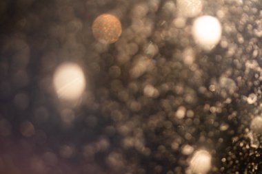 Altın bokeh ışıkları tatil arkaplanı