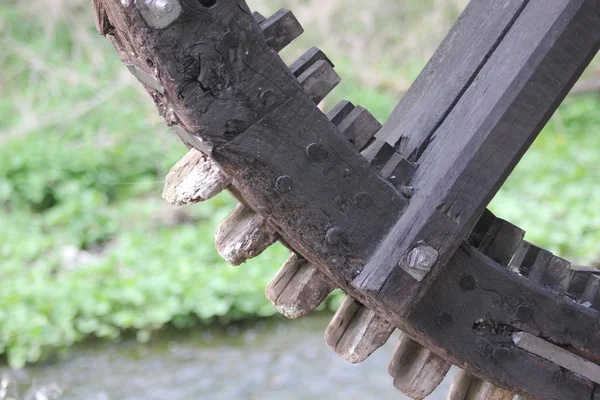 Oude houten tandwielen een watermolen — Stockfoto