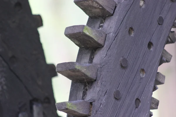 Старі дерев'яні шестерні — стокове фото