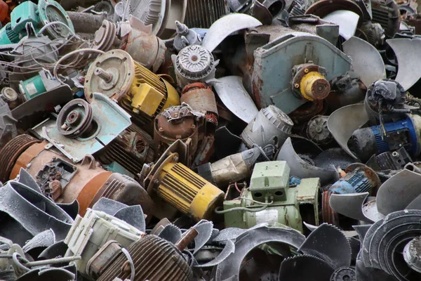 Złom Metalu Jest Zbierany Ponownego Użycia Produkty Odpadowe Poddawane Recyklingowi — Zdjęcie stockowe
