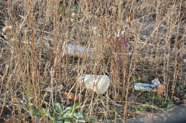 Arazinin çöplerle kirlenmesi 