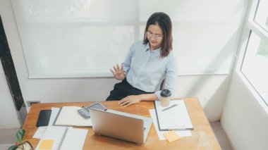 Güzel Asya İşletmeleri Bilgisayarı Ev Bilgisayarından Kullanarak Çalışıyor