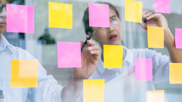 Start Partners Working Casual Clothes Discussing Ideas New Strategy Development — Stock Photo, Image