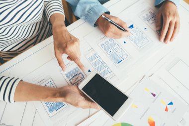 Uygulama planlaması ve şablon düzeni, cep telefonu için çerçeve geliştirme yaratıcı Web Tasarımcısı. Kullanıcı deneyimi (Ux) kavramı.