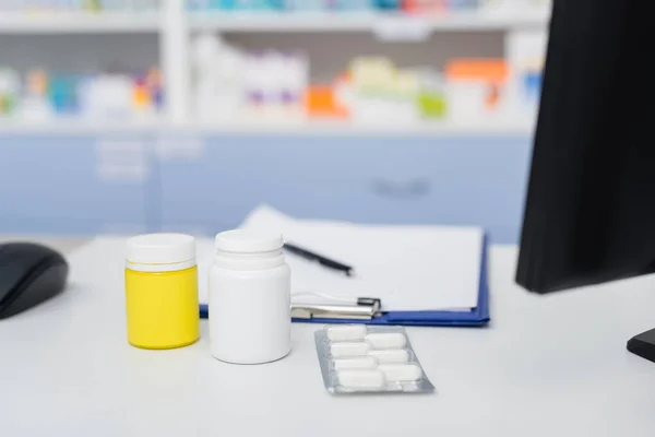 Bottles Blister Pack Medication Blurred Clipboard — Stock Photo, Image