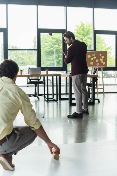 Businessman Playing Golf Colleague Office — Stock Photo, Image