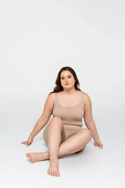 Barefoot Body Positive Woman Looking Camera While Sitting Grey Background — Stock Photo, Image