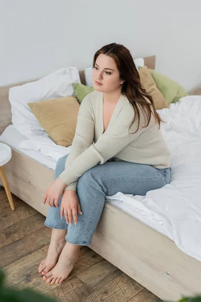 Brunette Woman Overweight Sitting Bed Home — Stock Photo, Image