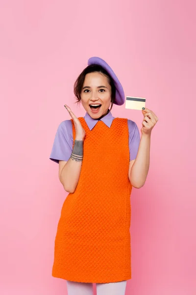 Excited Woman Showing Wow Gesture While Holding Credit Card Isolated — Stock Photo, Image