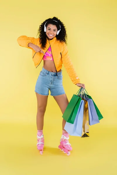 Full Length Happy African American Young Woman Roller Skates Headphones — Stock Photo, Image