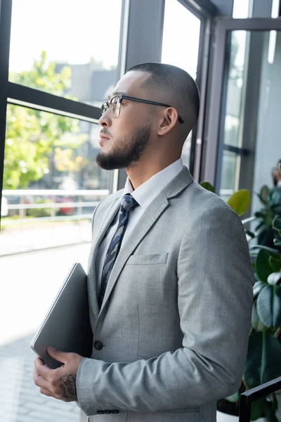 Asian Businessman Holding Laptop While Looking Window Office — Stock Photo, Image