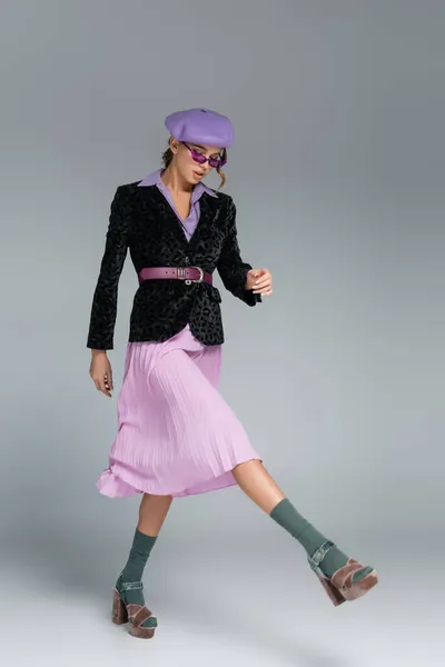 Full Length Stylish Young Woman Beret Purple Skirt Blazer Animal — Stock Photo, Image