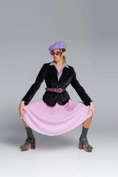 Full Length Stylish Young Woman Beret Purple Skirt Blazer Animal — Stock Photo, Image