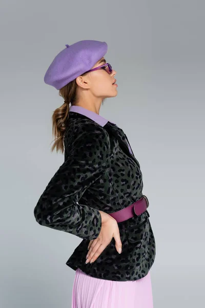 Side View Stylish Woman Beret Blazer Animal Print Posing Hand — Stock Photo, Image