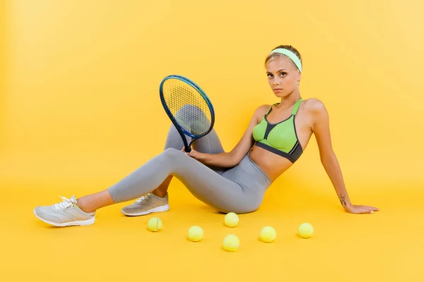 Sportive Woman Racquet Looking Camera While Sitting Tennis Balls Yellow — Stock Photo, Image