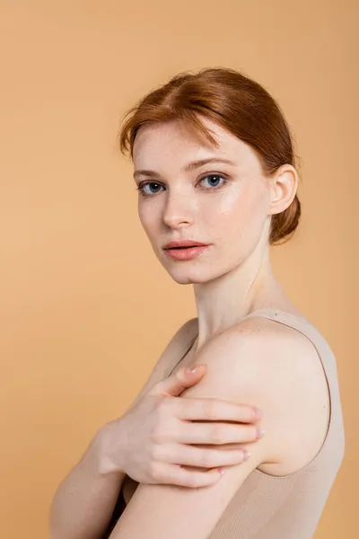 Redhead Woman Perfect Skin Looking Camera Isolated Beige — Stock Photo, Image