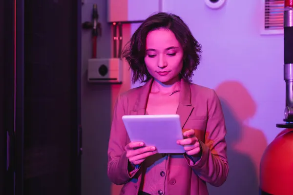 Young Woman Using Digital Tablet While Working Data Center — Stock Photo, Image