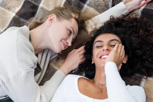 Top View Cheerful Lesbian Couple Lying Checkered Blanket Picnic — Stock Photo, Image