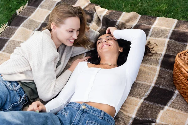 Cheerful Lesbian Couple Lying Checkered Blanket Picnic — Stock Photo, Image