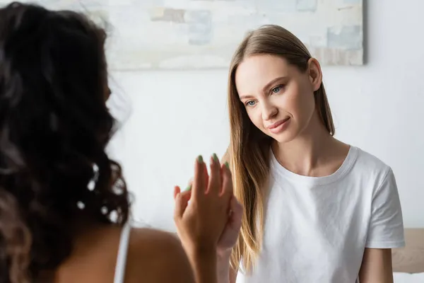 Young Woman Touching Hand Blurred Girlfriend — Stock Photo, Image