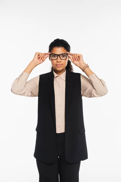 Young African American Businesswoman Holding Eyeglasses While Looking Camera Isolated — Stock Photo, Image
