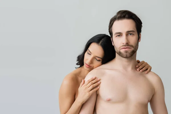 Sexy Shirtless Man Looking Camera Seductive Brunette Woman Hugging Him — Stockfoto