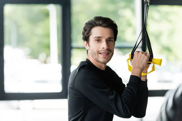 Smiling Sportsman Looking Camera While Training Suspension Straps Gym — Stock Photo, Image