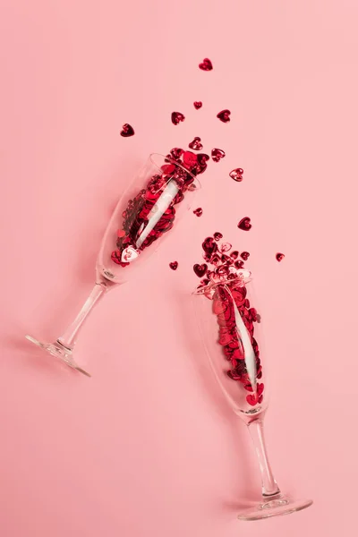 Top View Champagne Glasses Red Confetti Hearts Pink — Foto Stock