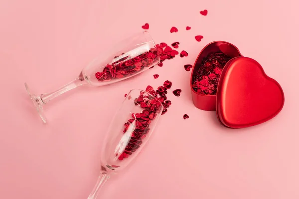 High Angle View Champagne Glasses Confetti Hearts Metallic Heart Shaped — Fotografia de Stock