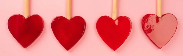 Flat Lay Heart Shaped Lollipops Isolated Pink Banner — Fotografia de Stock