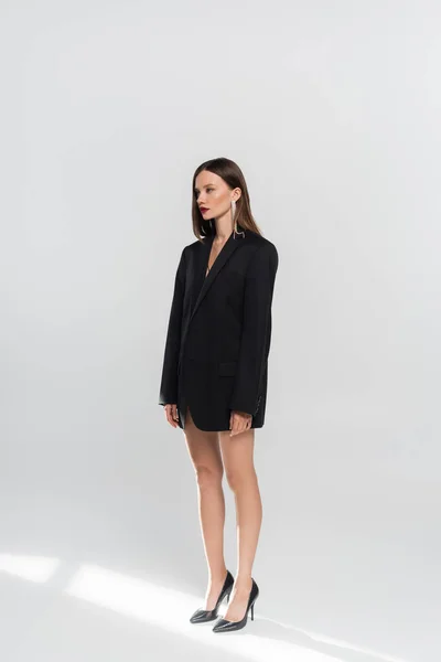 Young Brunette Woman Naked Legs Wearing Black Blazer High Heeled — Stock Photo, Image