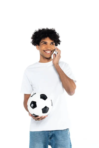 Sonriente Afroamericano Hombre Con Pelota Fútbol Hablando Teléfono Móvil Aislado —  Fotos de Stock