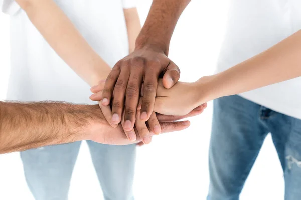 Bijgesneden Beeld Van Interraciale Mensen Samenvoegen Handen Geïsoleerd Wit — Stockfoto