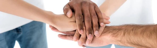 Visão Parcial Amigos Multiétnicos Desfocados Juntando Mãos Isoladas Branco Banner — Fotografia de Stock