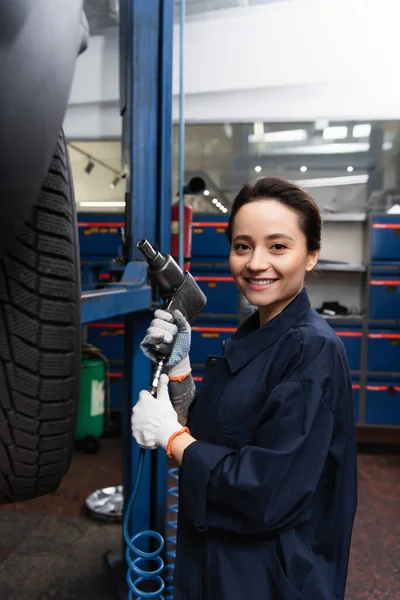Smiling Mechanic Looking Camera Holding Impact Wrench Car Service — Fotografia de Stock