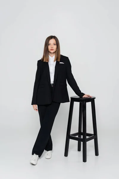 Full Length Young Stylish Woman Suit Posing Chair Grey — Stock fotografie