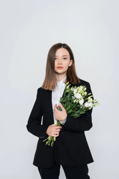 Модна Молода Жінка Чорному Костюмі Тримає Квіти Ізольовані Сірому — стокове фото