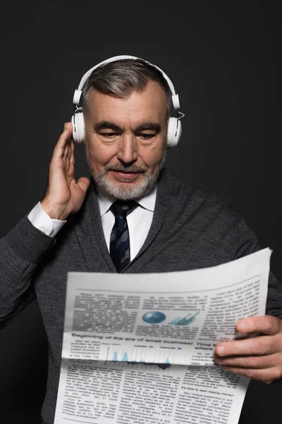 Bearded Senior Man Headphones Reading Newspaper Isolated Dark Grey — Stock Photo, Image