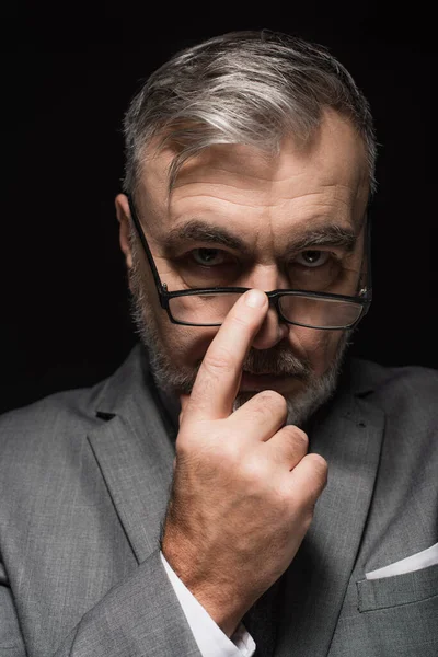 Elderly Businessman Grey Hair Looking Camera Eyeglasses Isolated Black — ストック写真