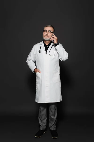 Full Length View Senior Doctor Standing Hand Pocket Talking Smartphone — Foto de Stock