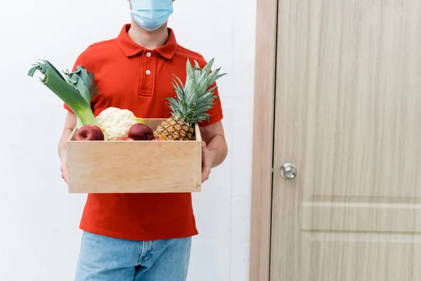 Cropped View Delivery Man Protective Mask Holding Wooden Box Food — Stockfoto