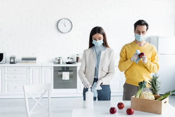 Couple Medical Masks Latex Gloves Cleaning Fresh Food Antiseptic Kitchen — Fotografia de Stock